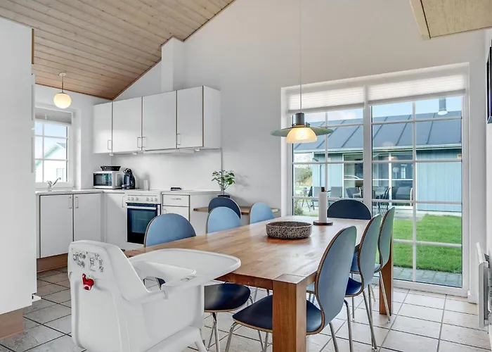 3 Bedroom Stunning In Сasa de vacaciones Nørre Nebel